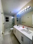 Burnaby Orchard House - Hot Tub