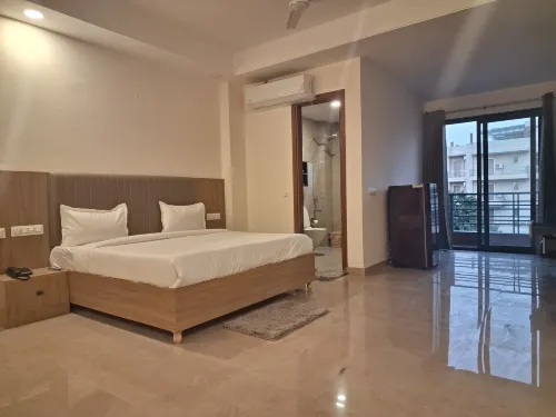 Star Residency Studio room near Medanta Hospital - New