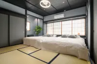 Renovated Villa with Sauna theater | 3 min Walk from Irusuda | Perfect base for Hakone and Atami - 停車場