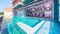 Apex Hotel - مسبح