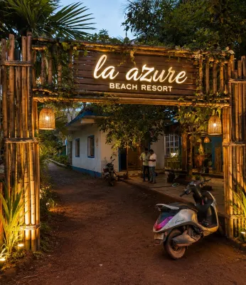 La Azure Beach Resort - 3 ดาว