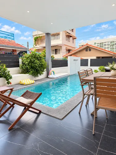 รูปภาพของPratumnak Luxury 5BR Pool Villa KTV BBQ