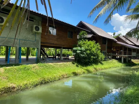 Kamnanmee Gardenhome Отели рядом с достопримечательностью «Wat Pradu Riang School»