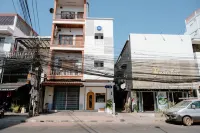 Itel Backpacker Các khách sạn gần Saket