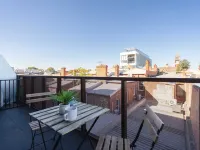 Modern 2BR Apartment with Smart TV and Views 霍索恩區酒店