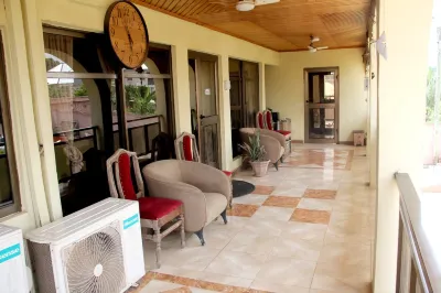 Spacious Comfort Stay Noble Prince School(JHS/SHS)附近的飯店