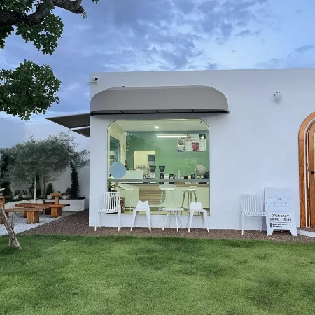 Green white Resort & Cafe