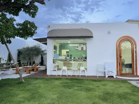 Green white Resort & Cafe