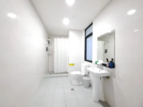 LUNA HOTEL (FORMERLY GUANGDONG HOTEL ) パサイのホテル