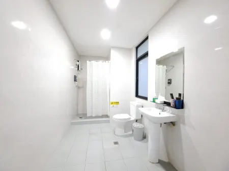 LUNA HOTEL (FORMERLY GUANGDONG HOTEL )