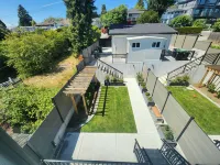 Luxury 3-Bedroom Home Modern Retreat in Vancouver