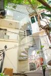 Homestay CHAT | Train Street Apartments | Old Quarter Edge - parkir