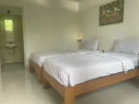 Nest Hotel Jogja - 汽車旅館