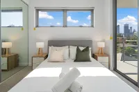 The Roocrest - Kangaroo Point Boutique Apartment with Parking