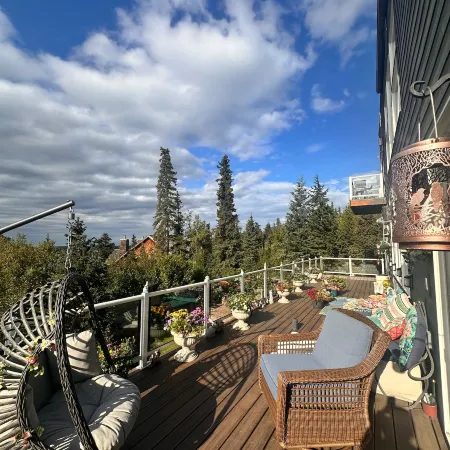 Boreal Sunset Flower Room