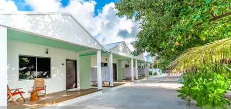 Clouds Beach Retreat Laamu Gan Отели в г. Востраў Ган