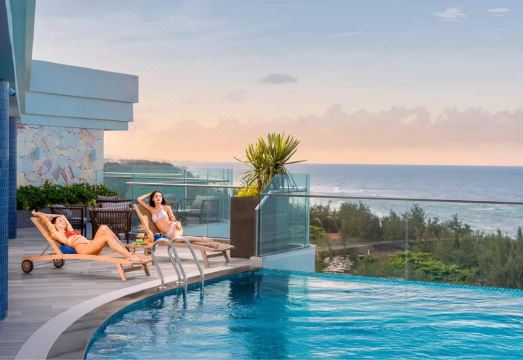 포세이도 호텔 꽝빈 야외 수영장 전경