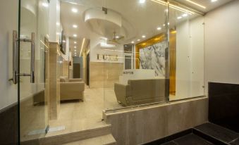 Luxe Stay Near Airport