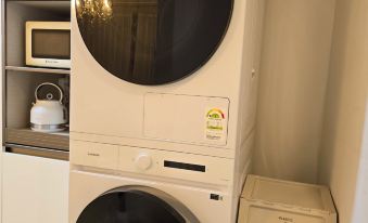 Chilling Stay Jongno # Dongdaemun Station # 6min Dongmyo Station # 2min Sinseoldong Station