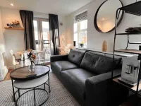 Riverside Retreat Leeds City Location Modern 2-Bed 2-Bath Townhouse & Free Parking