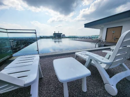 Kozi Square Connecting Room Free Wi-fi & Carpark Отели рядом с достопримечательностью «Square Tower»