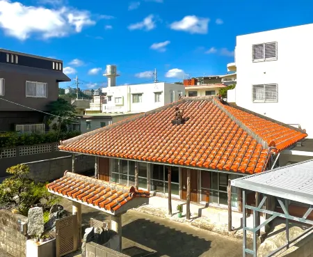 Ryukyu Retreat @Okinawa Tradional House Отели рядом с достопримечательностью «Окинава Сити-зал Обсерватории»