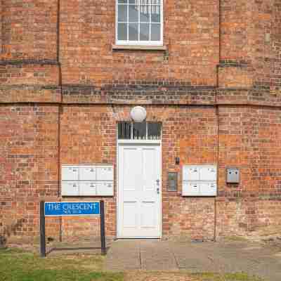 2 Bed Refurbished apartment/ Parking/ Pet Friendly Hotel Exterior