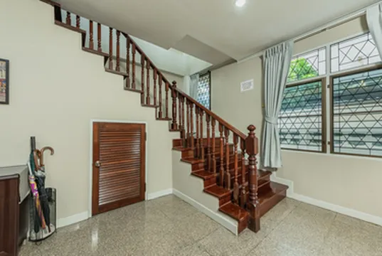 รูปภาพของUrban Grace