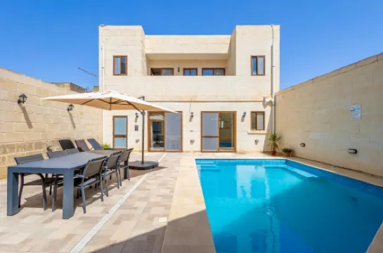 Nadurija - 4 bedrooms (sleeps 8+2 kids) Nadur village