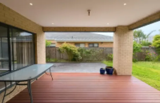 Contemporary Family Living at 4 Seafarer Way