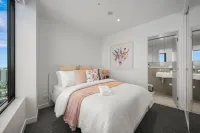 Grand Port Phillip Bay Views - Amazing Apartment