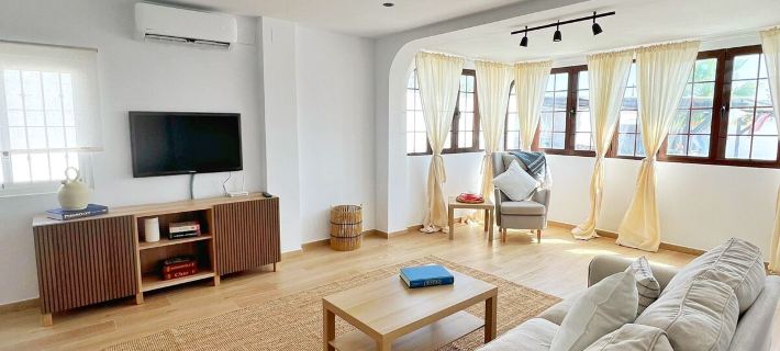 ELIÁ Stylish Holiday Chalet with Private Pool, BBQ Hotels in Chiclana de la Frontera