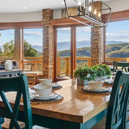 5B/4B Luxe Cabin w/ Hot Tub, Firepit & Game Room