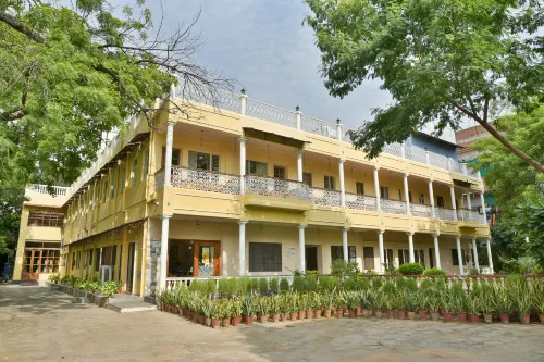 Hotel Jai Niwas - บริการรถรับส่ง