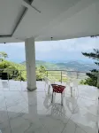 Scenic Balcony Apartment Near Kashmir Point - parking