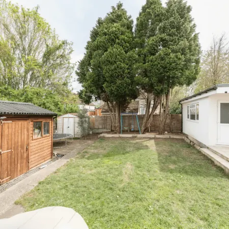 Spacious 3BR Home Playroom & Free Parking