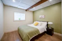 Cozy Two-Bedroom Suite - Balkoner
