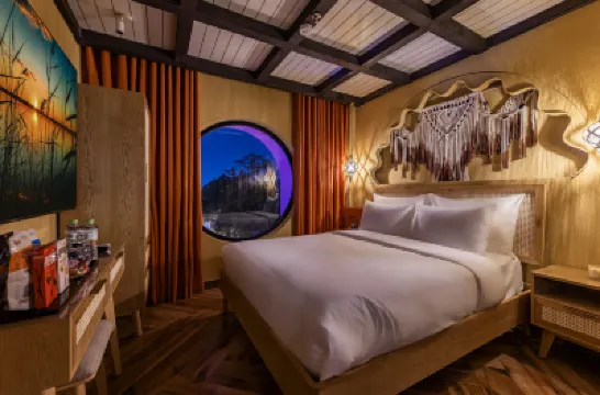 Pynt Hotel 2 Hotels near Go Vap District