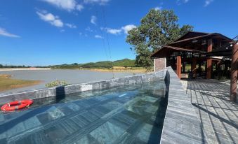 Nguyen Shack Retreat