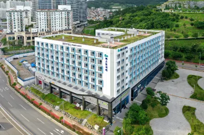 YEOSU FIRSTCITY HOTEL (FIRST LAND) Отели рядом с достопримечательностью «Aeyangwon History Hall»