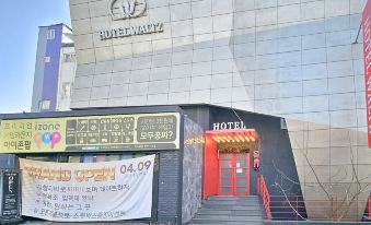 waltz hotel