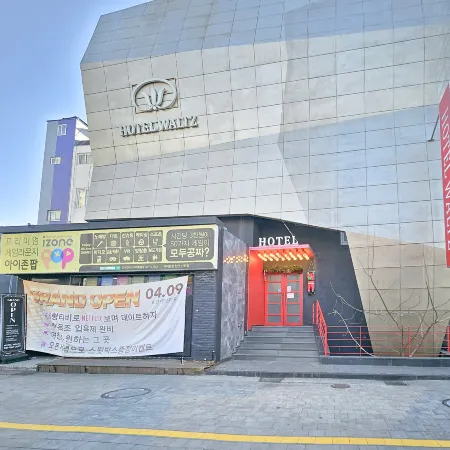 waltz hotel