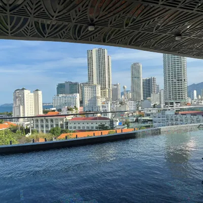 ดับเบิลยู พรีเมียม ญาจาง โรงแรมใกล้ตลาดดัม