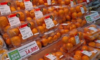 Yongsan Hyochang Park 3 minutes, breakfast included, luggage storage service,