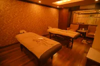 Ajit Bhawan - A Palace Resort - spa