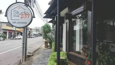 Studio251 HOUSE Hotels in Thung Tako