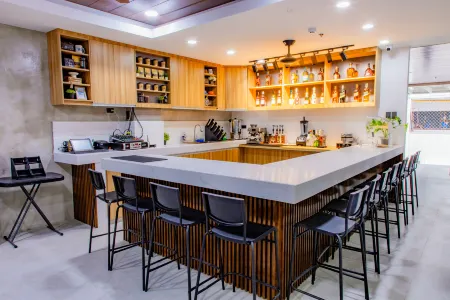 Coastal Breeze Hotel Отели рядом с достопримечательностью «Дингалан Кейв»