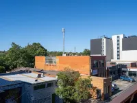 Modern 1BR Apartment with Smart TV and Views 霍索恩區酒店