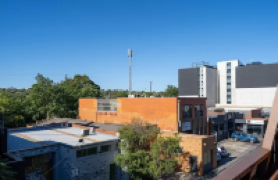 Modern 1BR Apartment with Smart TV and Views