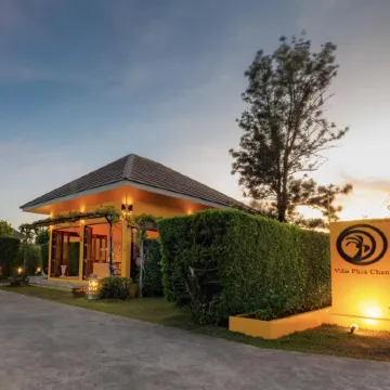 Villa Phra Chan Resort Отели рядом с достопримечательностью «Здание из красного кирпича Tuek Daeng»